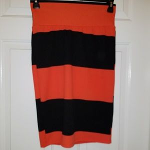 Black and orange LuLaroe Cassie small